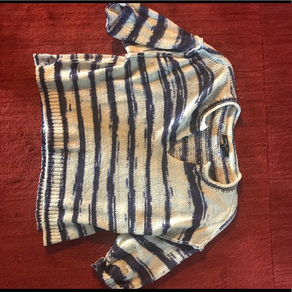 White & blue knit top